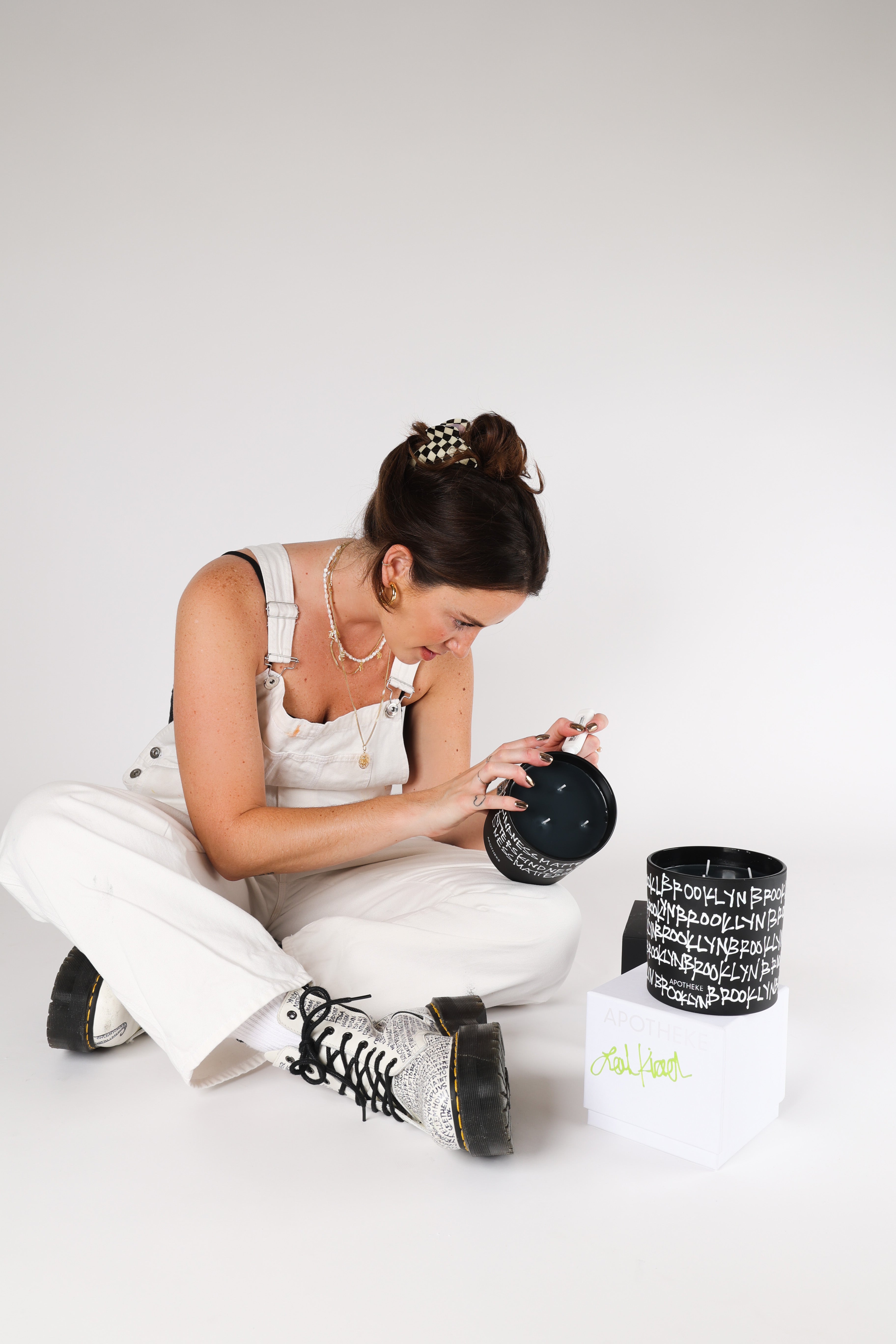 Leah Kirsch x Apotheke Custom Charcoal Candle